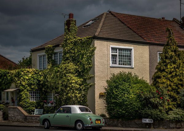 What Are the Pros and Cons of Buying Property at Auction in the UK?